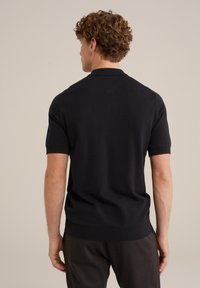 Short-sleeve black knit polo shirt with a ribbed collar and hem, featuring a fitted design and smooth texture.