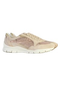 Sneaker beige con un accento testurizzato e lucido sui lati, dotati di un design con lacci e una suola in gomma bianca.
