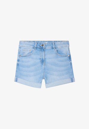 Lichtblauwe denim shorts met opgerolde zomen, voorste knoop, ritssluiting en ontwerp met vijf zakken op een witte achtergrond.