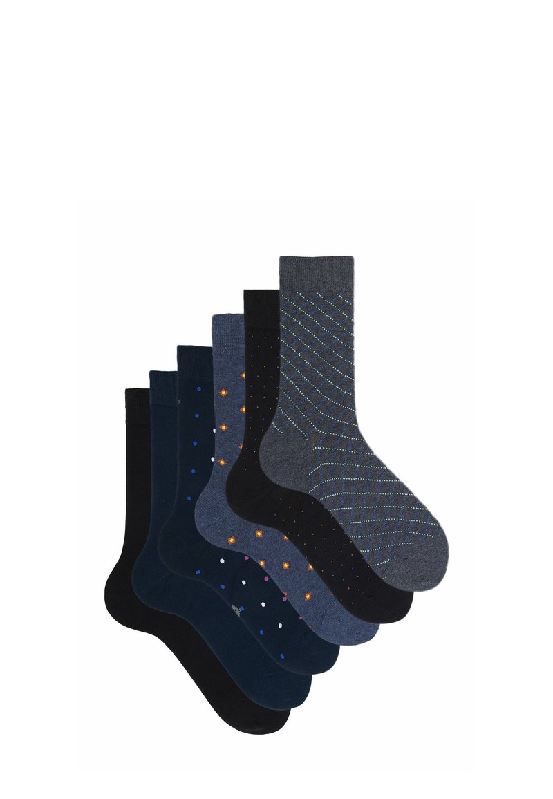 Set aus sechs Socken in Marineblau und Schwarz. Die Merkmale umfassen unterschiedliche Muster: Punkte, kleine Quadrate und diagonale Linien, mit kontrastierenden Akzenten.