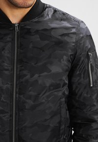 Urban Classics Bomber bunda - black
