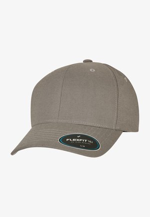 Casquette de baseball gris clair en tissu texturé, dotée d'un bord incurvé, avec le logo Flexfit et une étiquette de taille indiquant S/M.
