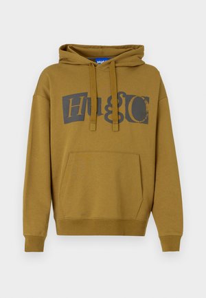 Olive green hooded sweatshirt with a large "HUGO" logo in dark gray. Features a front kangaroo pocket and ribbed cuffs and hem.