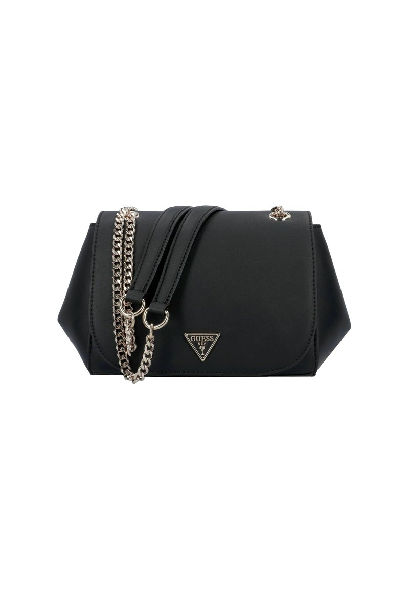 Borsa a tracolla sintetica nera con logo triangolare, strap in catena argentata e texture liscia. Presenta una chiusura a patta e bordi angolari.