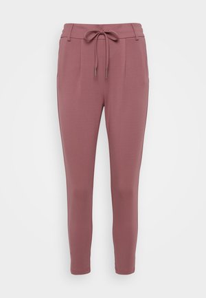 Pantalons rose avec une taille à cordon de serrage, des jambes fuselées et des plis à l'avant. Fabriqués dans un matériau doux et extensible.