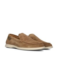 Braune Wildlederschlupfschuhe mit einer glatten, abgerundeten Zehe, dezenten Nähten und einer kontrastierenden, hellen Gummisohle.