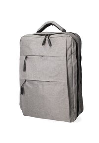 Grijze stoffen rugzak met twee voorste ritszakken en een handvat bovenaan. Heeft een gestructureerde vorm met een textuur en zwarte accenten.