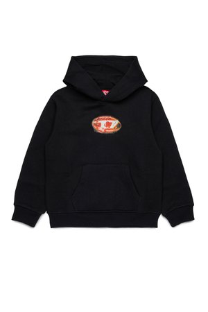 Hoodie noir en tissu doux, avec une poche frontale, des poignets côtelés et un design graphique ovale rouge et blanc sur la poitrine.