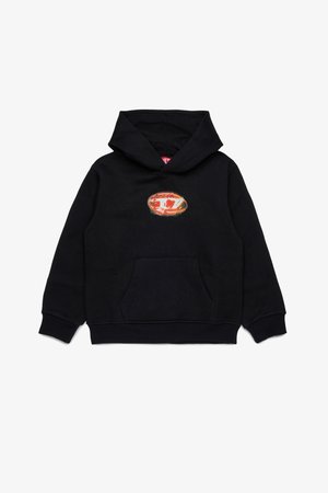 Czarna bluza z kapturem z miękkiego materiału, z kieszenią z przodu, ściągaczami przy rękawach i owalnym wzorem graficznym w czerwonym i białym kolorze na klatce piersiowej.