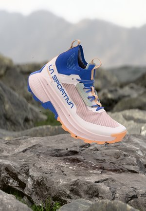 La Sportiva, PRODIGIO WOMAN GTX - Matkajalatsid - mauve/cobalt blue