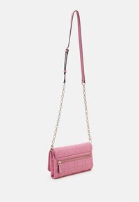Guess ASSIA CROSSBODY FLAP ORGANIZER - Skuldertasker - pink