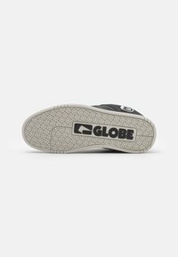 Globe TILT - Sapatilhas de skate - black/chilli