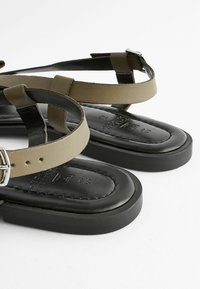 Next FOREVER COMFORT BOW - Sandaalid - khaki green