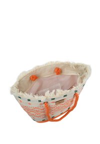 Bolsa de tela tejida con patrones geométricos en naranja y verde, borde con flecos y un forro suave. Incluye asas de cuerda resistentes.