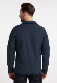 Schmuddelwedda Giacca Uomo Impermeabile E Antivento – Blu, Cuciture Termosaldate, Cappuccio Regolabile, Materiali Riciclati