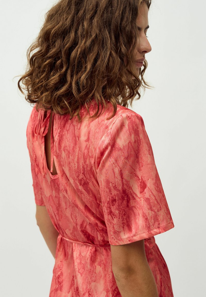 MBYM Robe de cocktail Dames T 40 rouge élégant