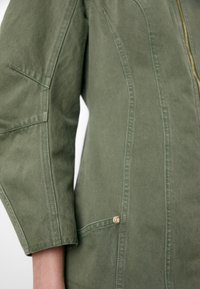 GAP GAP X CULT GAIA DOUBLE ZIP MINI DRESS - Obleka iz džinsa - olive night