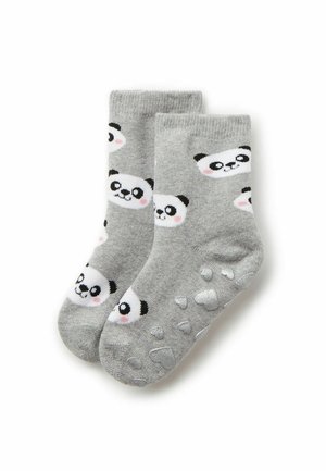Calzini in cotone grigi con facce di panda in bianco e nero, dotati di grip antiscivolo a forma di cuore argento sulle suole.