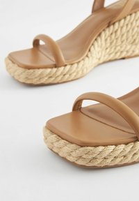 Next Espadryle