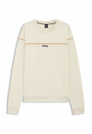 Cremefarbenes Sweatshirt mit rundem Ausschnitt, ausgestattet mit einem schwarzen "BOSS"-Logo und zwei horizontalen Streifen in Beige und Weiß über der Brust.