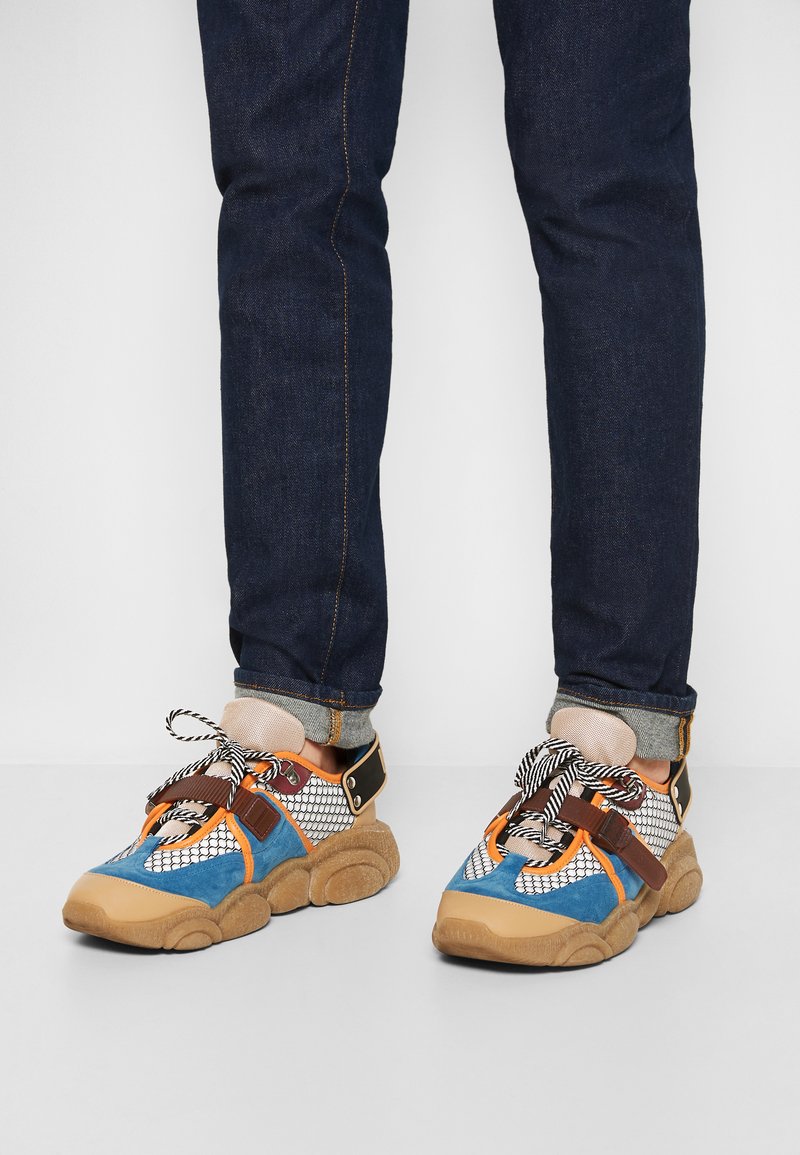 Herren Bekleidung | MOSCHINO Sneaker low multicolor/mehrfarbig - UI45146 Herren Bekleidung | MOSCHINO Sneaker low multicolor/mehrfarbig - UI45146