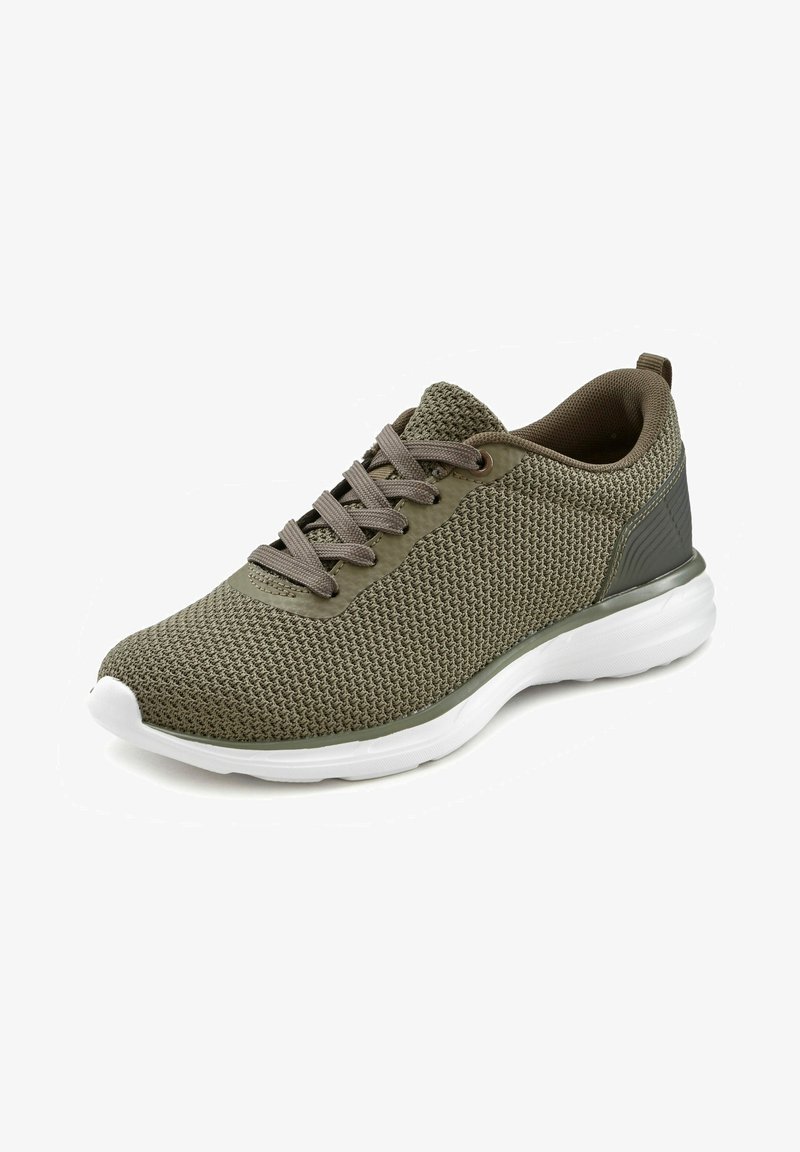 Zaļas adītas sporta kurpes ar teksturētu augšdaļu, apaļu purngalu, gaiši pelēkām auklām un baltu gumijas zoli. Iekļauts mīkstināts apkaklītis un papēža akcenti.