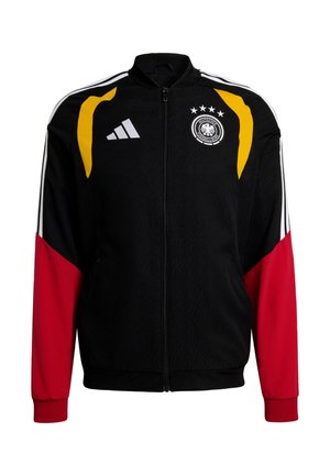 Casaco de fato de treino preto com detalhes em vermelho e amarelo, apresenta fecho de correr frontal, gola alta e três riscas brancas nas mangas; inclui um emblema de brasão.