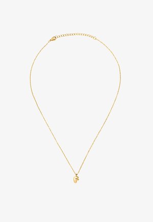 Delicata collana a catena d'oro con piccolo ciondolo a forma di lettera "F" in oro e chiusura a moschettone su sfondo bianco.