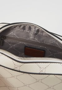 Tamaris ANASTASIA - Clutch - ecru