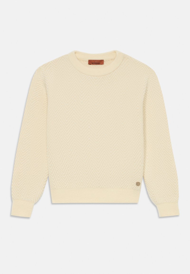 Kremo spalvos megztinis su žuvies kaulų raštu, apvalia iškirpte, raukšlėtais rankogaliais ir apačia, su mažu logotipo akcentu šone.