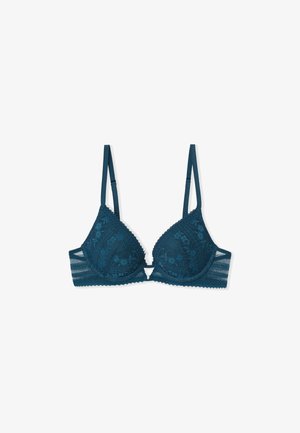 Turquoise kanten bh met een driehoekige vorm, bloemmotieven, gegolfde randen en verstelbare bandjes. Geschikt om te dragen als laagje of als losstaand kledingstuk.