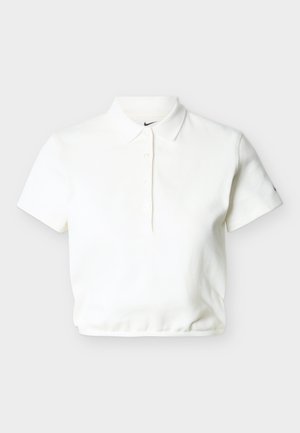 Fehér, rövid ujjú, haspóló, gallérral, három elülső gombbal és kis fekete Nike logóval a nyakkivágásnál.