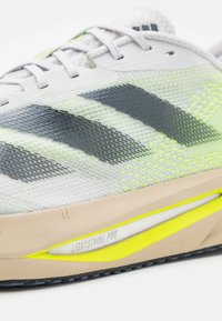 adidas Performance ADIZERO SL2 - Katujuoksukengät - dash grey/core black/lucid lemon
