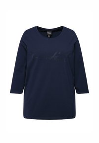 Marineblaues Langarm-T-Shirt aus Baumwolle, mit einem glänzenden schwarzen "Perfect" Schriftzug, der mit Strasssteinen auf der Vorderseite verziert ist.
