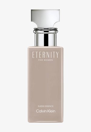 Bottiglia di profumo rettangolare beige Calvin Klein Eternity for Women Suede Essence con tappo quadrato trasparente e collo argento.