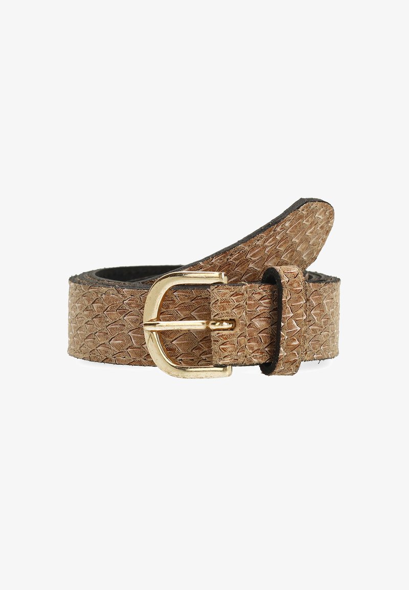 Bruine leren riem met textuur en een gouden metalen gesp, met een reptielenpatroon en zwarte binnenvoering. De lengte eindigt in een puntige tip.