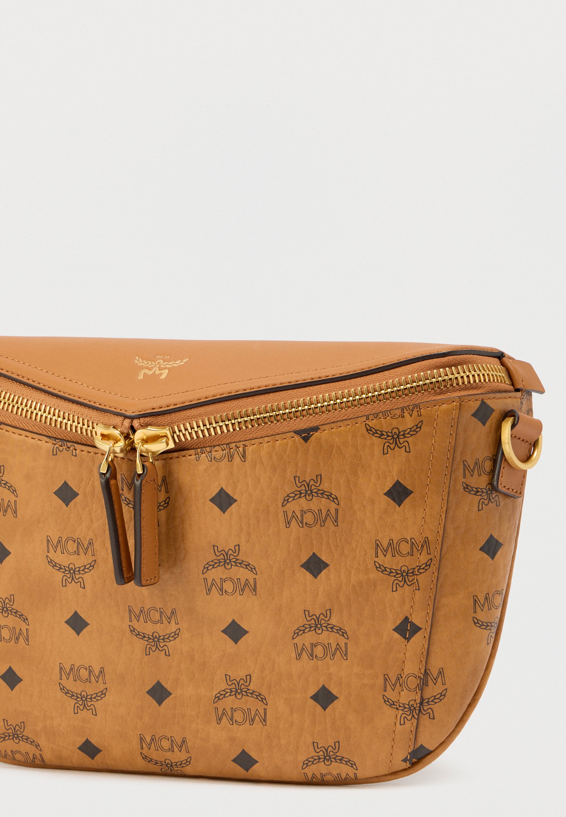 MCM
バックパック
リュック　ビジュー付き MCM DIAMOND - Cross body bag - cognac - Zalando.ie