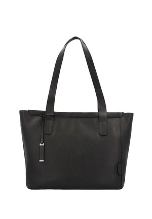 Bolso tote de cuero negro con dos correas para los hombros y un pequeño adorno metálico rectangular colgando de una correa.
