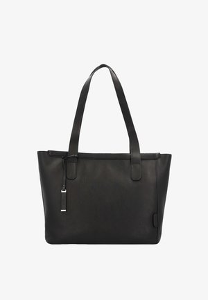Zwarte leren totebag met twee schouderbanden en een klein rechthoekig metalen accent dat aan één band hangt.