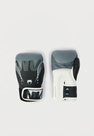 - Rękawice bokserskie