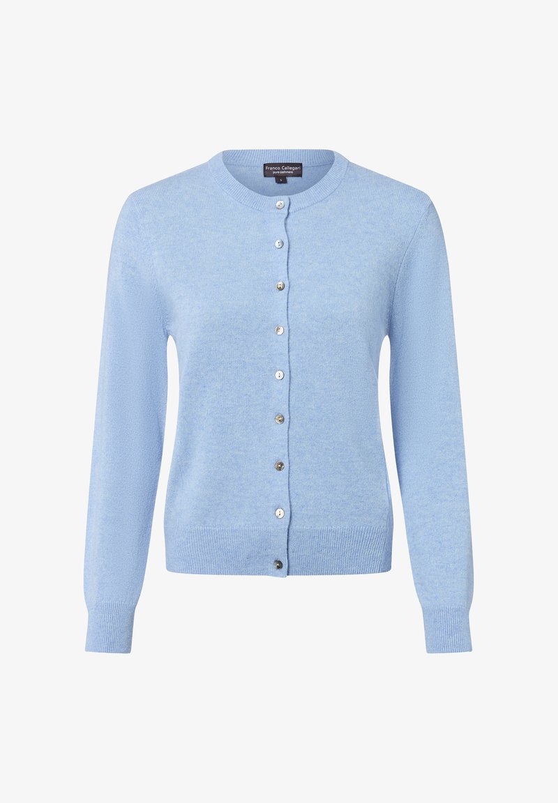 Hellblau gestrickte Strickjacke mit langen Ärmeln, rundem Ausschnitt und fünf silbernen Knöpfen auf der Vorderseite. Weicher Stoff mit gerippten Bündchen und Saum.