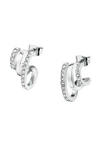 Orecchini a cerchio in argento con design intrecciato, caratterizzati da piccoli strass luccicanti lungo il bordo esterno e un gancio a molla.