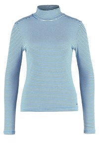 Gestreiftes Langarm-Turtleneck in Hellblau und Marineblau, aus weichem Baumwollmix, mit figurbetontem Schnitt und gerippter Textur.