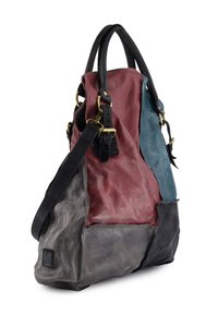 Læder tote taske med et patchwork design i burgunder, teal, grå og sorte nuancer. Inkluderer sorte håndtag og messing hardware accenter.