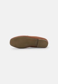 Esprit LOAFER - Sapatos sem atacadores - caramel