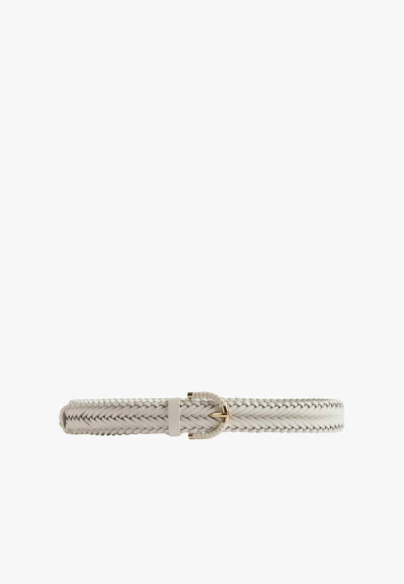 Cintura in pelle leggera intrecciata grigia con fibbia metallica color oro. Presenta un design intrecciato texturizzato e un singolo anello per la regolazione.