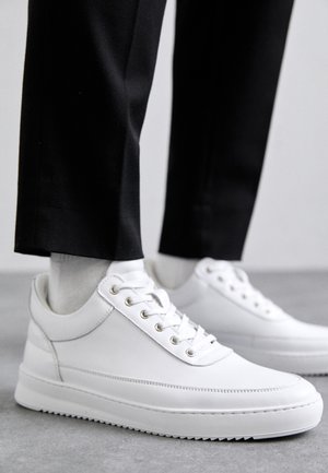 Filling Pieces RIPPLE  - Joggesko - all white