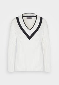 Vit ribbad stickad tröja med långa ärmar och djup V-ringning kantad med breda svarta och grå ränder.