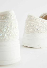 Next FOREVER COMFORT CLEATED CHUNKY - Sneakers low - white gold