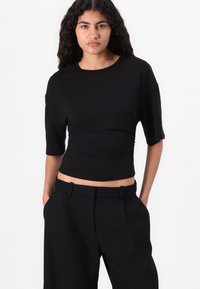 Gina Tricot SOFT TOUCH RUCHED TEE - Jednoduché tričko - black
